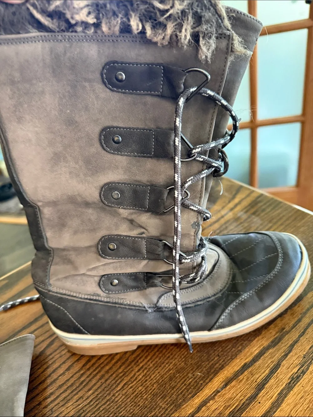 Women’s Brown Winter Lace-Up Boots with Faux Fur